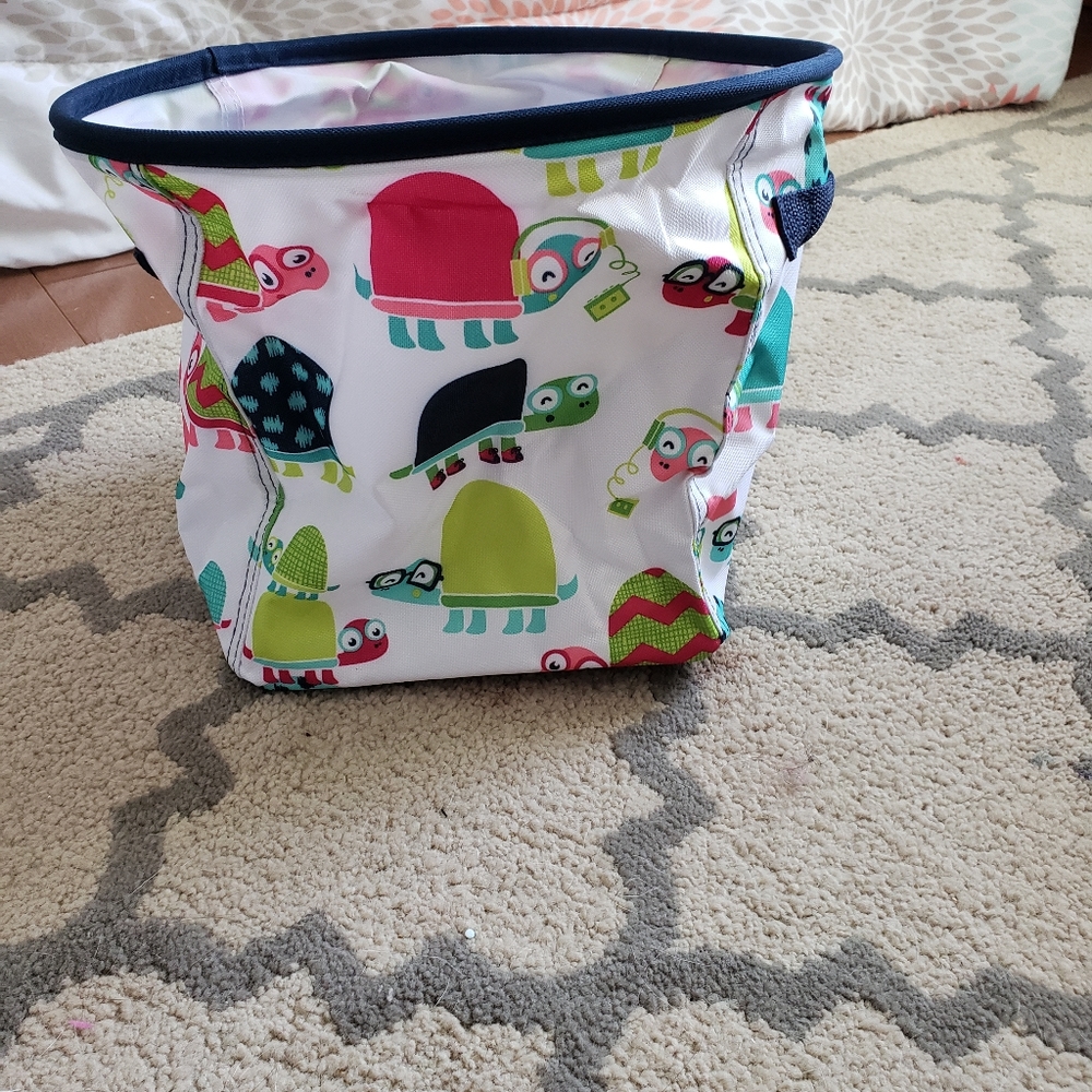 Thirty one round storage bin